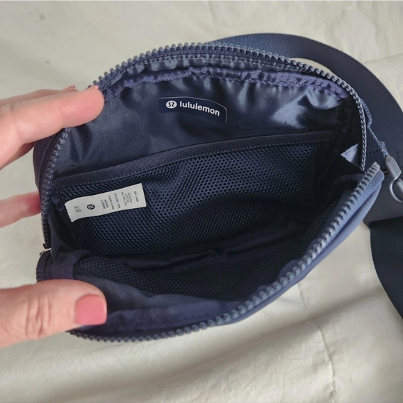 Lululemon Everywhere Belt Bag 1L - Picture 2 of 6